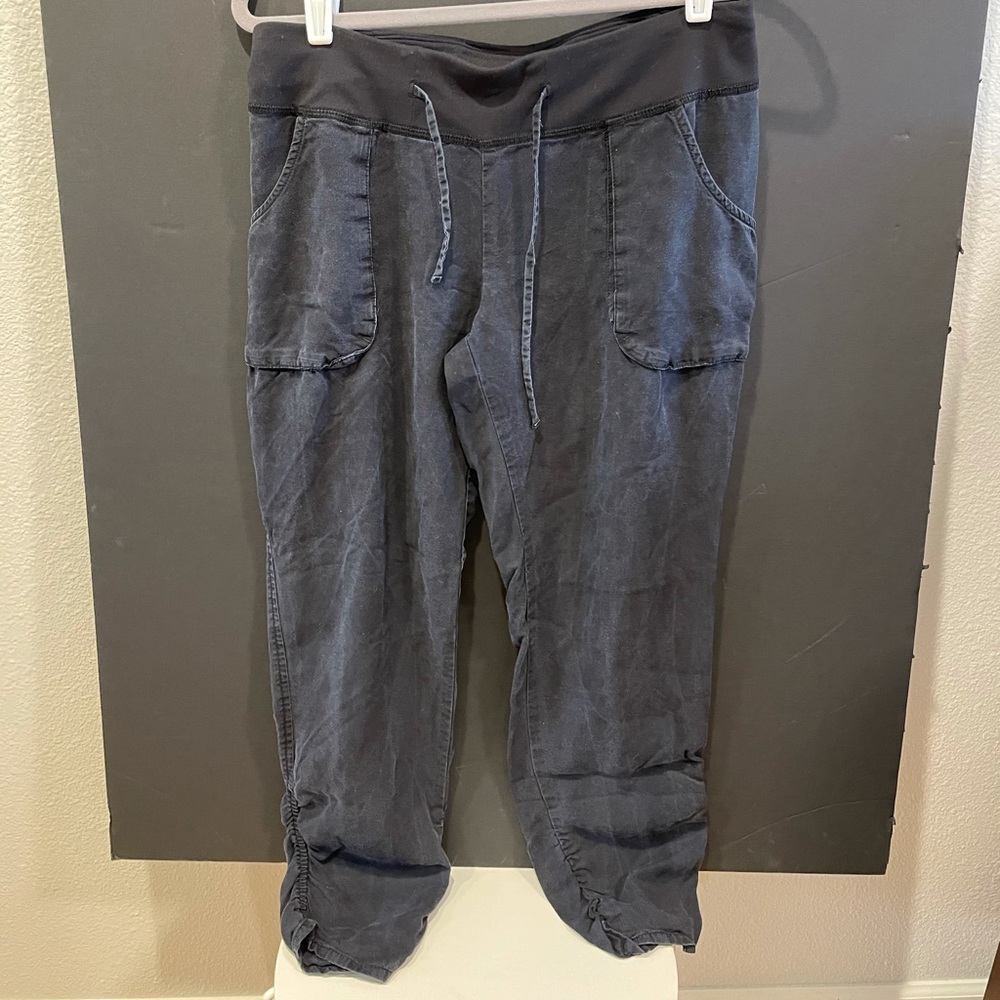 Lucy cropped Capri jogger